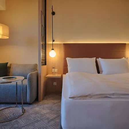 Adina Apart Otel 4*
