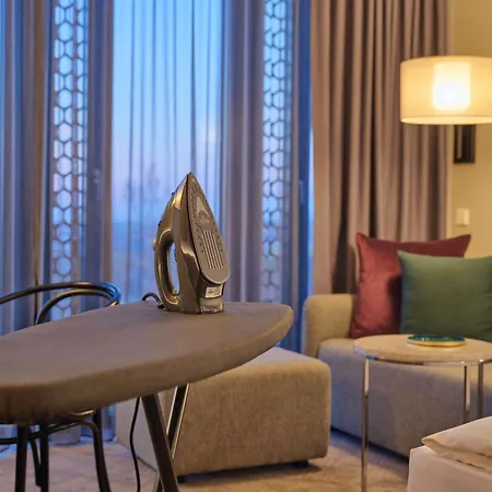 Hotel Adina