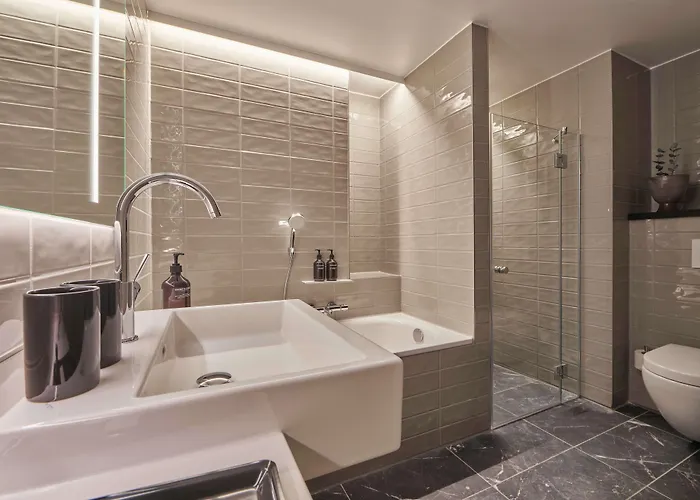 Adina 4* München