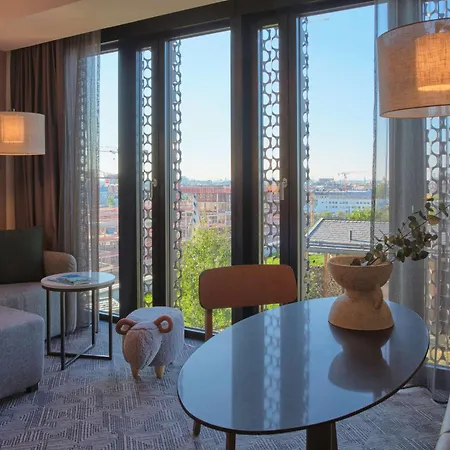Adina 4* München