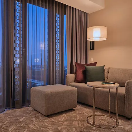 מלון דירות Adina 4*