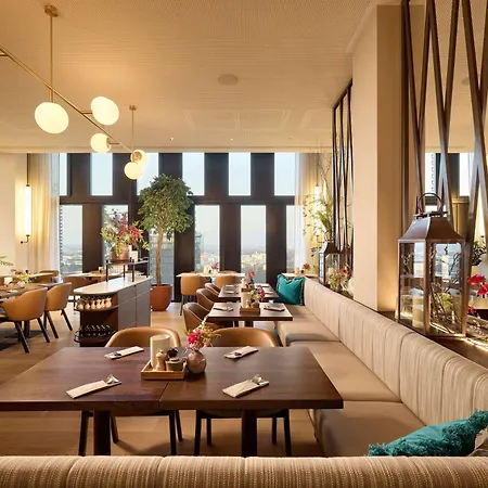 Hotel Adina
