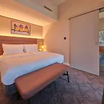 Lägenhetshotell Adina 4*